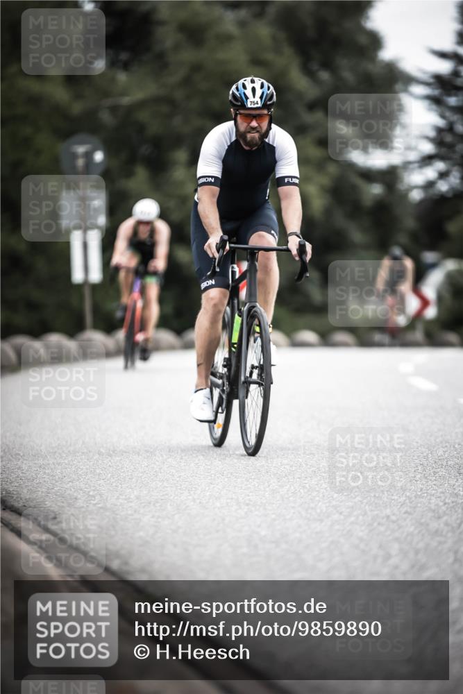 21.06.2026 - 29. Vierlanden-Triathlon H.Heesch http://msf.ph/oto/9859890 21.06.2026 12:06:26 Radfahren 754, 833, 909, 920, 958, 959, 970, 971 meine-sportfotos.de