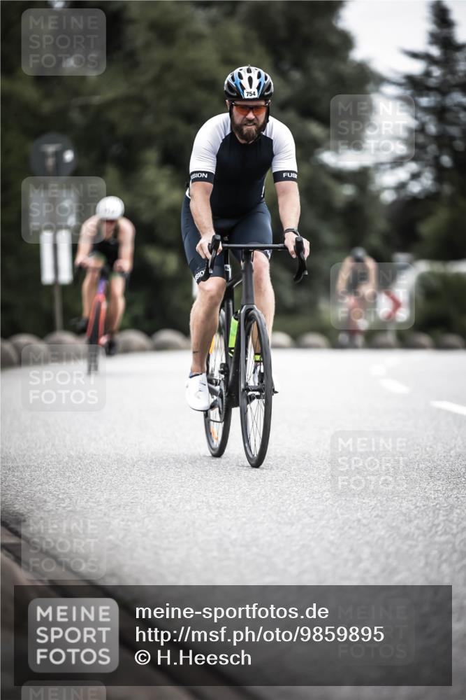 21.06.2026 - 29. Vierlanden-Triathlon H.Heesch http://msf.ph/oto/9859895 21.06.2026 12:06:26 Radfahren 754, 833, 909, 920, 958, 959, 970, 971 meine-sportfotos.de