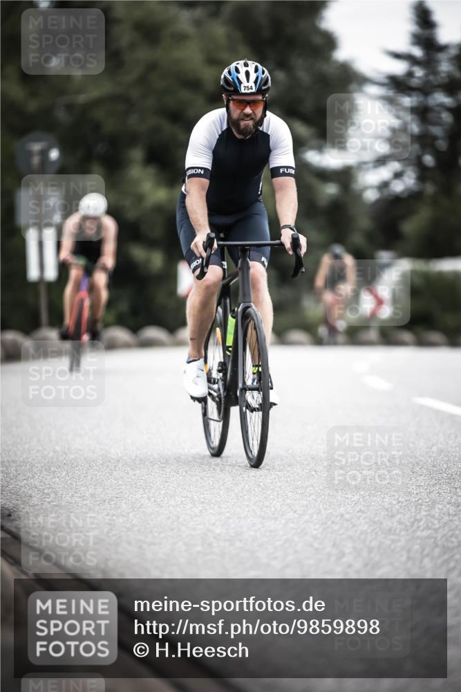 21.06.2026 - 29. Vierlanden-Triathlon H.Heesch http://msf.ph/oto/9859898 21.06.2026 12:06:26 Radfahren 754, 833, 909, 920, 958, 959, 970, 971 meine-sportfotos.de