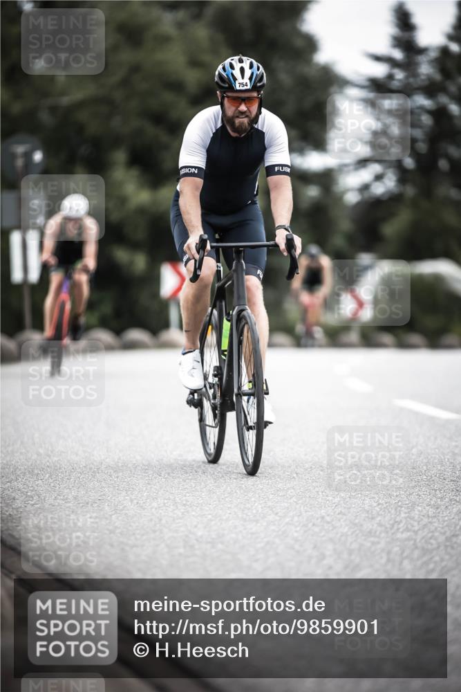 21.06.2026 - 29. Vierlanden-Triathlon H.Heesch http://msf.ph/oto/9859901 21.06.2026 12:06:26 Radfahren 754, 833, 909, 920, 958, 959, 970, 971 meine-sportfotos.de