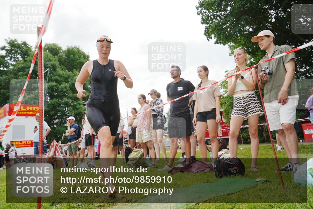 21.06.2026 - 29. Vierlanden-Triathlon LAZAROV Photography http://msf.ph/oto/9859910 21.06.2026 11:20:40 Schwimmen 804, 883, 892 meine-sportfotos.de