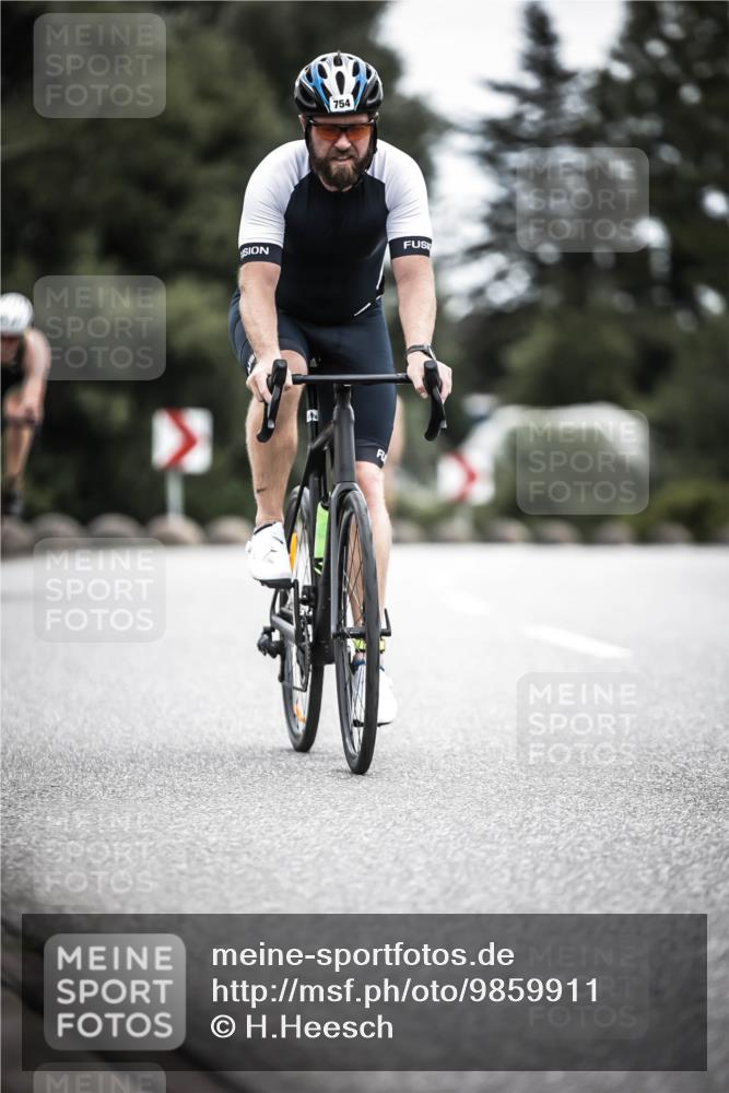 21.06.2026 - 29. Vierlanden-Triathlon H.Heesch http://msf.ph/oto/9859911 21.06.2026 12:06:26 Radfahren 754, 833, 909, 920, 958, 959, 970, 971 meine-sportfotos.de