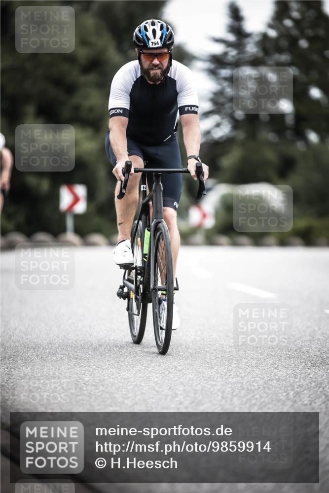 21.06.2026 - 29. Vierlanden-Triathlon H.Heesch http://msf.ph/oto/9859914 21.06.2026 12:06:26 Radfahren 754, 833, 909, 920, 958, 959, 970, 971 meine-sportfotos.de
