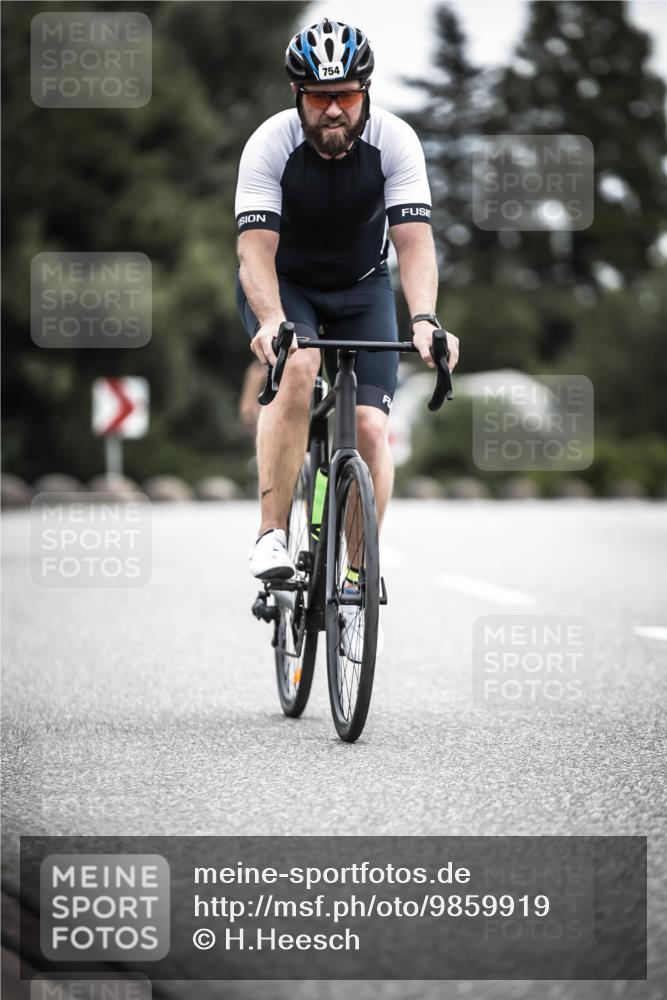 21.06.2026 - 29. Vierlanden-Triathlon H.Heesch http://msf.ph/oto/9859919 21.06.2026 12:06:27 Radfahren 754, 833, 909, 920, 959, 970, 971 meine-sportfotos.de