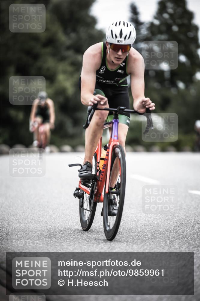 21.06.2026 - 29. Vierlanden-Triathlon H.Heesch http://msf.ph/oto/9859961 21.06.2026 12:06:28 Radfahren 754, 833, 909, 920, 959, 970, 971 meine-sportfotos.de