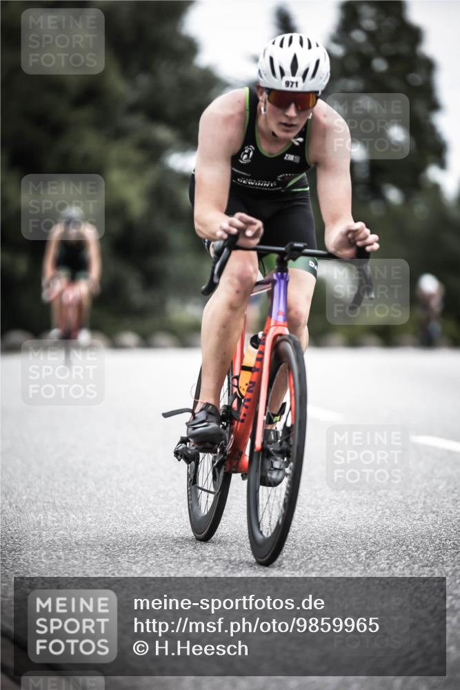 21.06.2026 - 29. Vierlanden-Triathlon H.Heesch http://msf.ph/oto/9859965 21.06.2026 12:06:28 Radfahren 754, 833, 909, 920, 959, 970, 971 meine-sportfotos.de