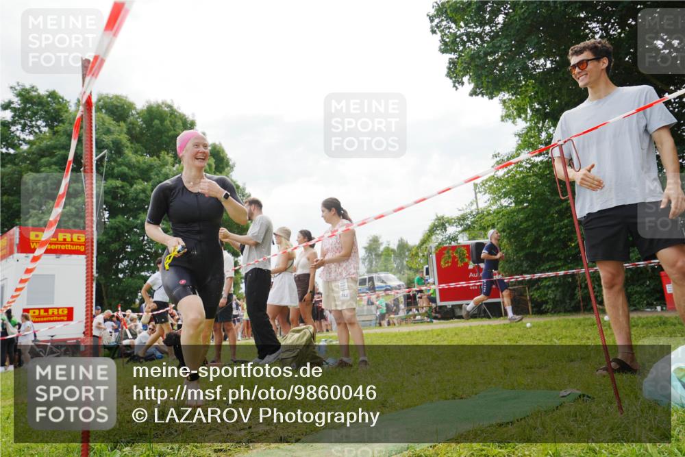 21.06.2026 - 29. Vierlanden-Triathlon LAZAROV Photography http://msf.ph/oto/9860046 21.06.2026 11:25:03 Schwimmen 832, 860 meine-sportfotos.de