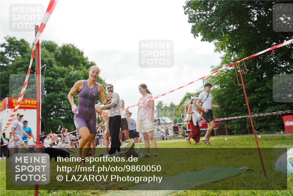 21.06.2026 - 29. Vierlanden-Triathlon LAZAROV Photography http://msf.ph/oto/9860050 21.06.2026 11:25:06 Schwimmen 832, 860 meine-sportfotos.de