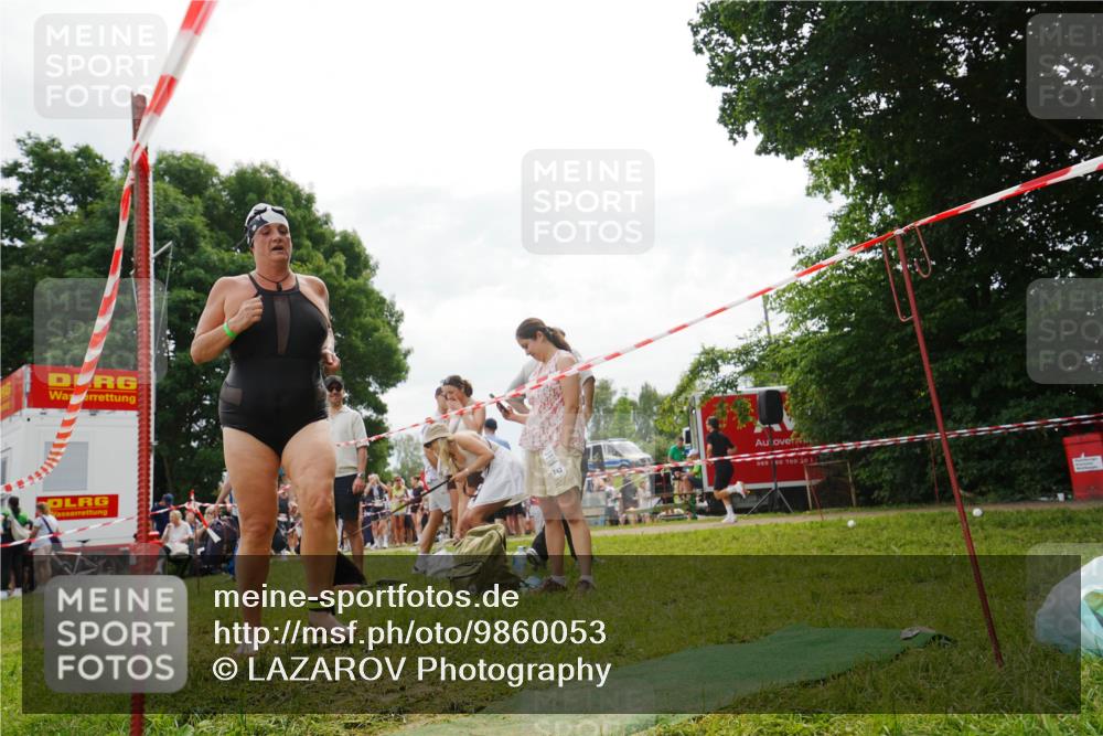 21.06.2026 - 29. Vierlanden-Triathlon LAZAROV Photography http://msf.ph/oto/9860053 21.06.2026 11:25:10 Schwimmen 832, 860, 894 meine-sportfotos.de