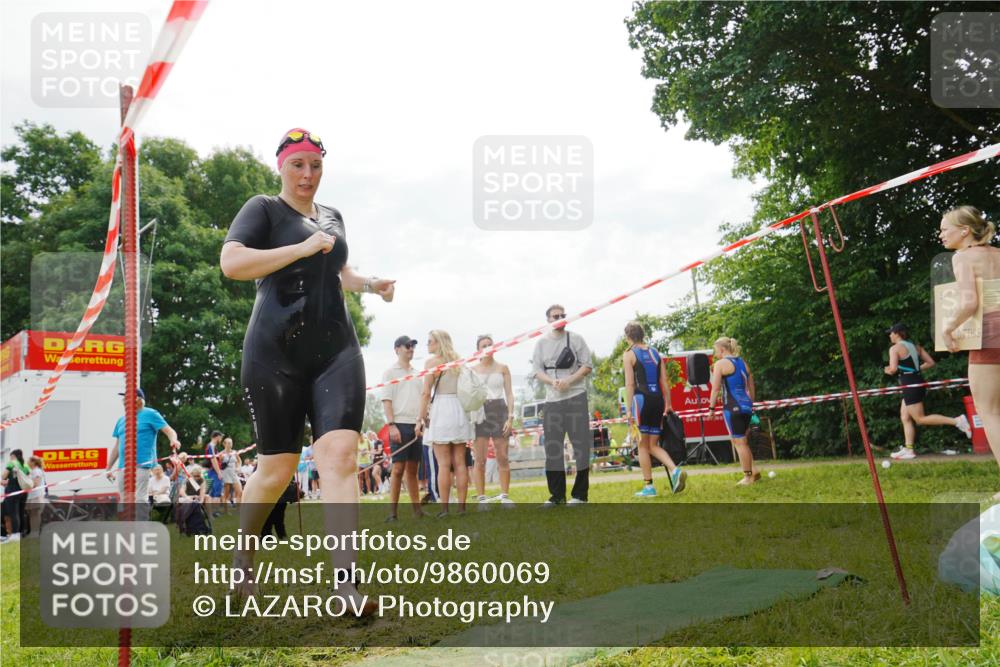 21.06.2026 - 29. Vierlanden-Triathlon LAZAROV Photography http://msf.ph/oto/9860069 21.06.2026 11:25:57 Schwimmen 864 meine-sportfotos.de