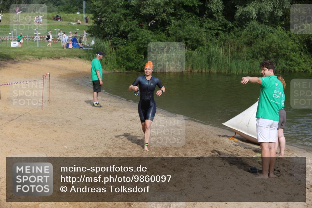 21.06.2026 - 29. Vierlanden-Triathlon Andreas Tolksdorf http://msf.ph/oto/9860097 21.06.2026 09:08:47 Schwimmen 221 meine-sportfotos.de