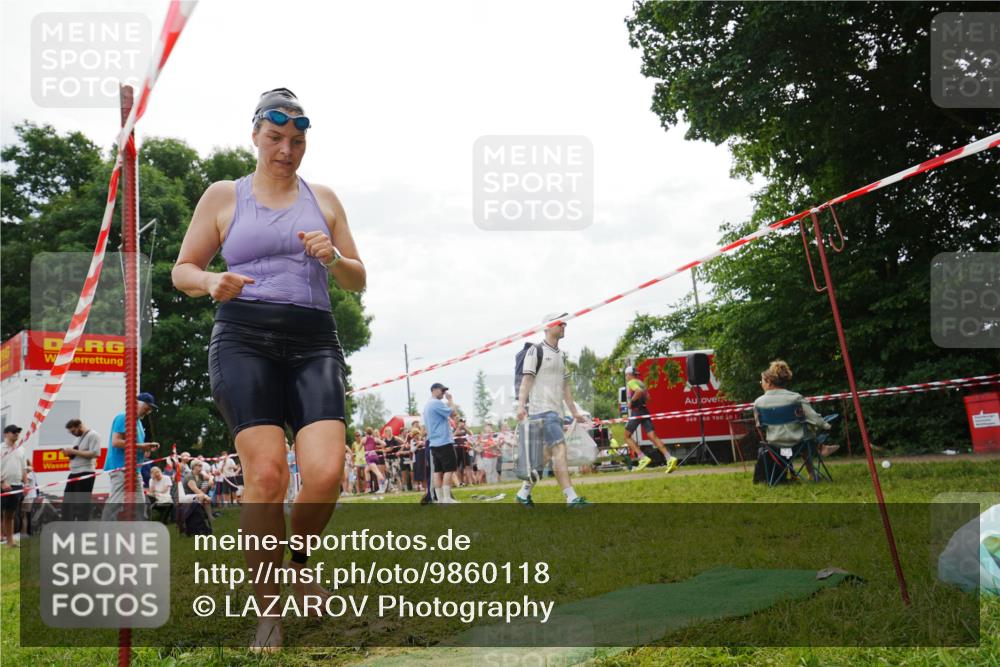 21.06.2026 - 29. Vierlanden-Triathlon LAZAROV Photography http://msf.ph/oto/9860118 21.06.2026 11:27:58 Schwimmen 830 meine-sportfotos.de
