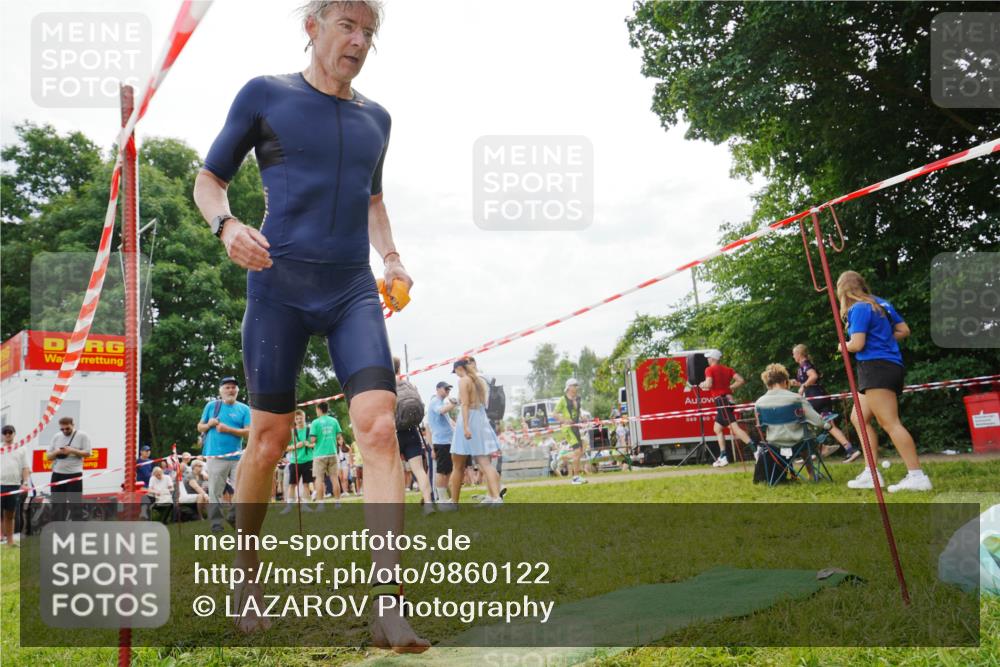 21.06.2026 - 29. Vierlanden-Triathlon LAZAROV Photography http://msf.ph/oto/9860122 21.06.2026 11:28:10 Schwimmen 816 meine-sportfotos.de