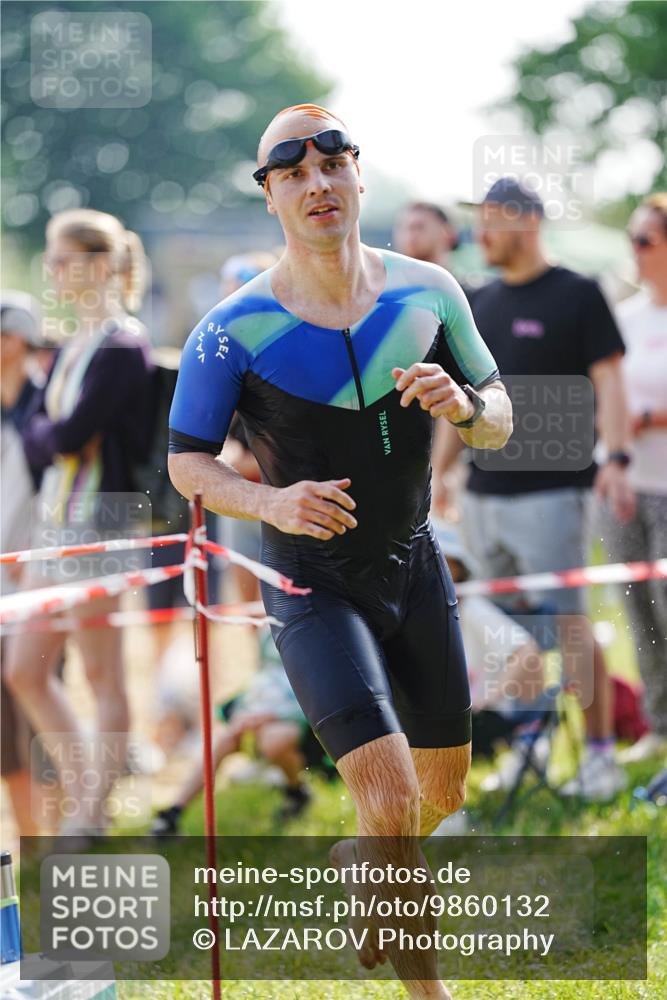 21.06.2026 - 29. Vierlanden-Triathlon LAZAROV Photography http://msf.ph/oto/9860132 21.06.2026 08:38:34 Schwimmen 12, 57 meine-sportfotos.de