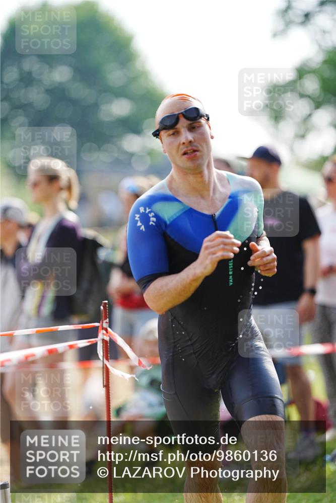 21.06.2026 - 29. Vierlanden-Triathlon LAZAROV Photography http://msf.ph/oto/9860136 21.06.2026 08:38:34 Schwimmen 12, 57 meine-sportfotos.de