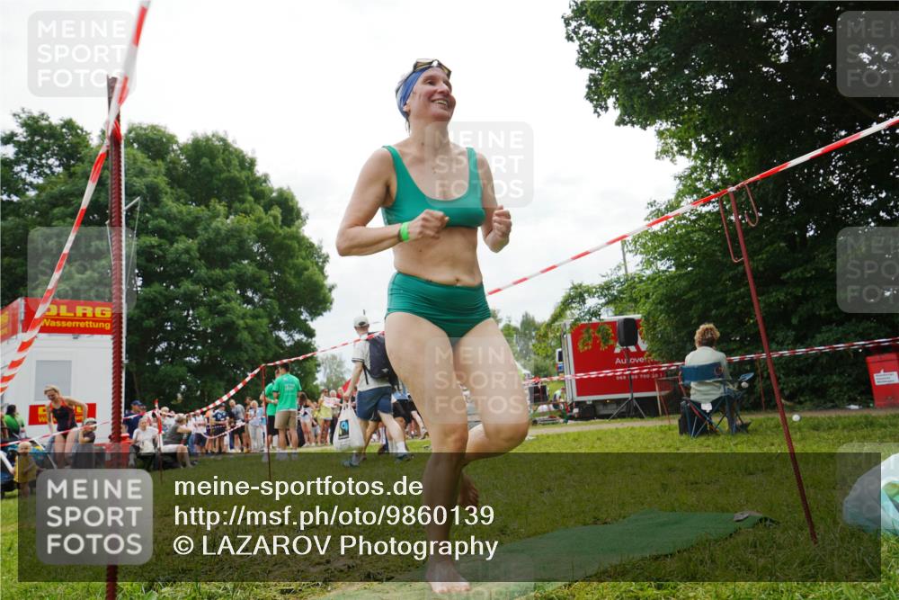 21.06.2026 - 29. Vierlanden-Triathlon LAZAROV Photography http://msf.ph/oto/9860139 21.06.2026 11:29:41 Schwimmen 851, 895 meine-sportfotos.de