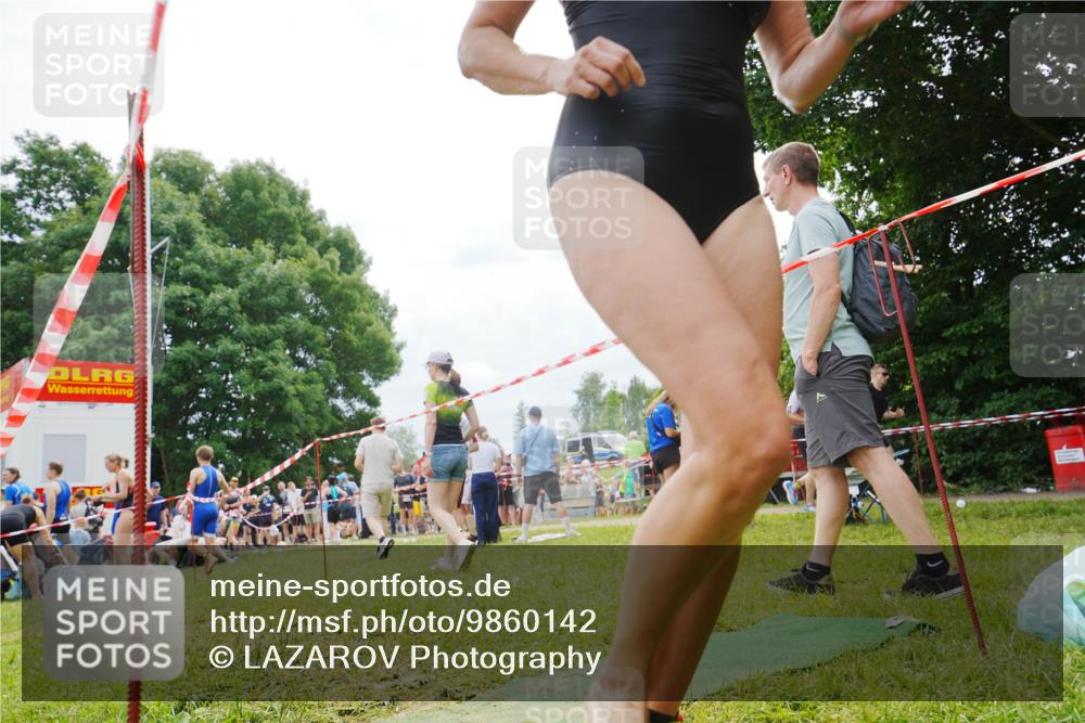 21.06.2026 - 29. Vierlanden-Triathlon LAZAROV Photography http://msf.ph/oto/9860142 21.06.2026 11:30:57 Schwimmen 877 meine-sportfotos.de