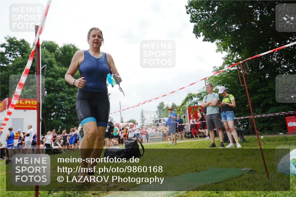 21.06.2026 - 29. Vierlanden-Triathlon LAZAROV Photography http://msf.ph/oto/9860168 21.06.2026 11:38:59 Schwimmen 836 meine-sportfotos.de