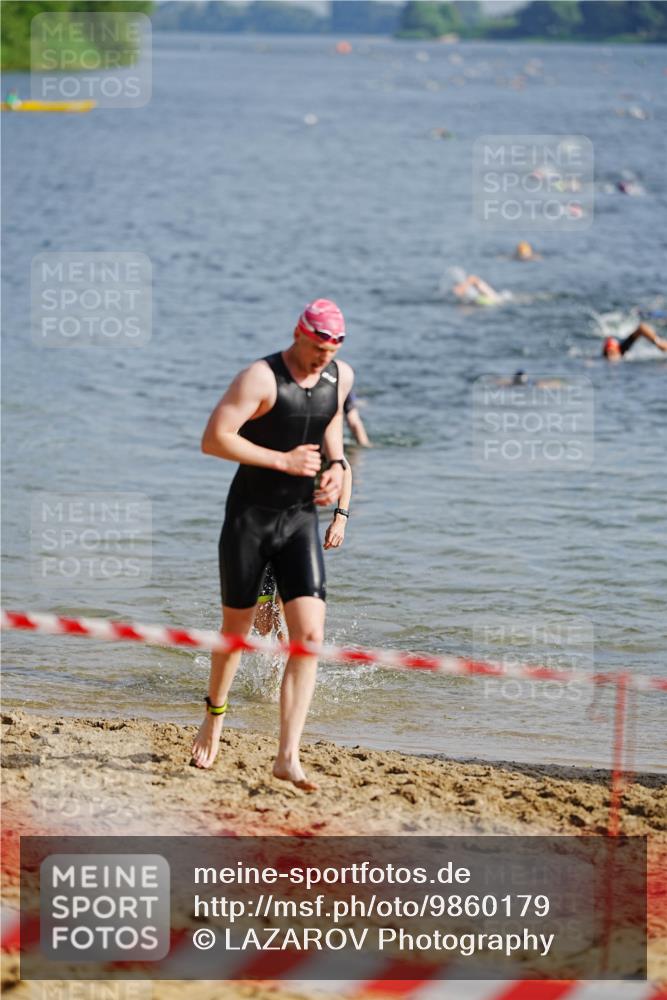 21.06.2026 - 29. Vierlanden-Triathlon LAZAROV Photography http://msf.ph/oto/9860179 21.06.2026 08:38:56 Schwimmen 60, 61, 82 meine-sportfotos.de
