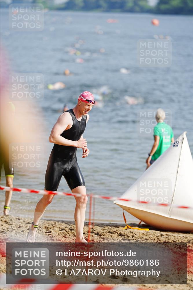 21.06.2026 - 29. Vierlanden-Triathlon LAZAROV Photography http://msf.ph/oto/9860186 21.06.2026 08:38:57 Schwimmen 60, 61, 82 meine-sportfotos.de