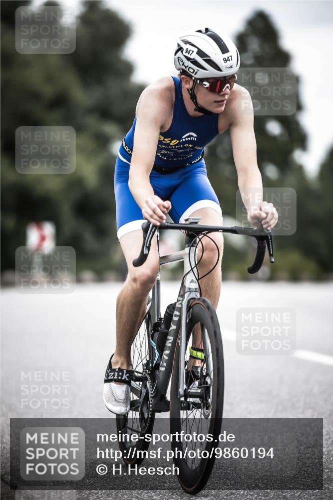 21.06.2026 - 29. Vierlanden-Triathlon H.Heesch http://msf.ph/oto/9860194 21.06.2026 12:06:45 Radfahren 281, 771, 786, 834, 856, 861, 889, 911, 914, 947, 951, 974 meine-sportfotos.de