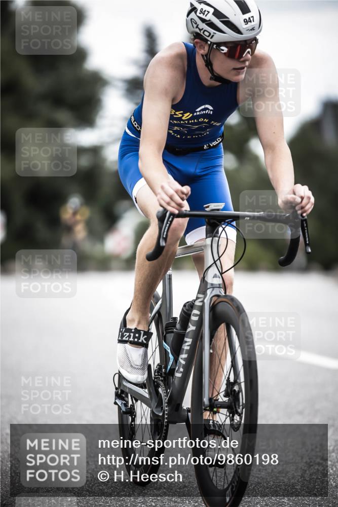 21.06.2026 - 29. Vierlanden-Triathlon H.Heesch http://msf.ph/oto/9860198 21.06.2026 12:06:45 Radfahren 281, 771, 786, 834, 856, 861, 889, 911, 914, 947, 951, 974 meine-sportfotos.de