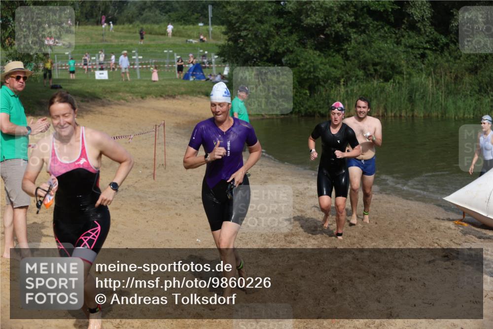 21.06.2026 - 29. Vierlanden-Triathlon Andreas Tolksdorf http://msf.ph/oto/9860226 21.06.2026 09:10:36 Schwimmen 267, 271, 284, 293, 298, 301 meine-sportfotos.de