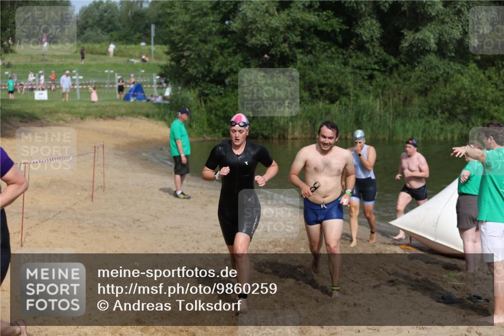 21.06.2026 - 29. Vierlanden-Triathlon Andreas Tolksdorf http://msf.ph/oto/9860259 21.06.2026 09:10:37 Schwimmen 267, 271, 284, 293, 298, 301 meine-sportfotos.de