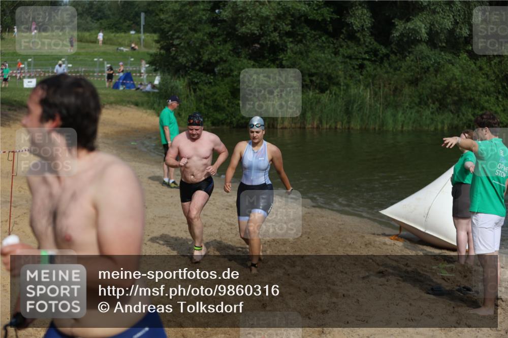 21.06.2026 - 29. Vierlanden-Triathlon Andreas Tolksdorf http://msf.ph/oto/9860316 21.06.2026 09:10:39 Schwimmen 267, 271, 274, 284, 293, 298, 301 meine-sportfotos.de