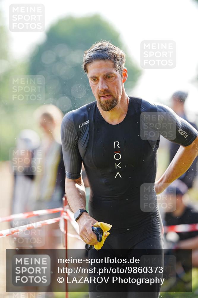 21.06.2026 - 29. Vierlanden-Triathlon LAZAROV Photography http://msf.ph/oto/9860373 21.06.2026 08:41:09 Schwimmen 99, 129, 132 meine-sportfotos.de