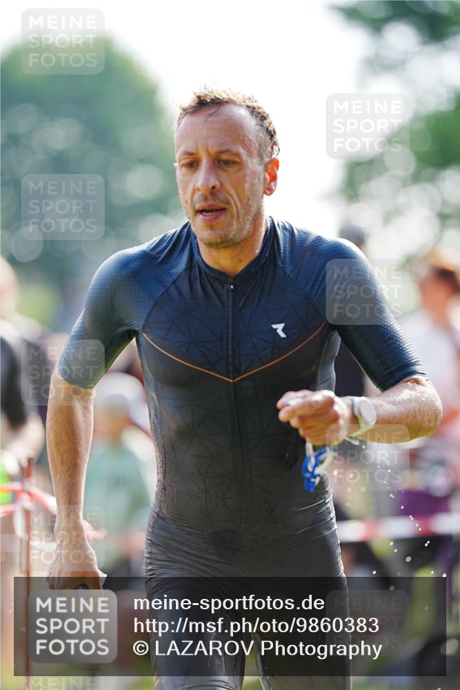 21.06.2026 - 29. Vierlanden-Triathlon LAZAROV Photography http://msf.ph/oto/9860383 21.06.2026 08:41:11 Schwimmen 99, 129, 132 meine-sportfotos.de