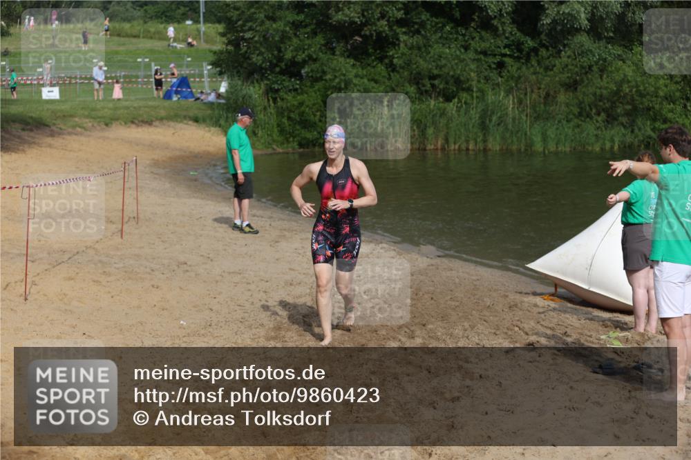 21.06.2026 - 29. Vierlanden-Triathlon Andreas Tolksdorf http://msf.ph/oto/9860423 21.06.2026 09:10:47 Schwimmen 273, 274, 301 meine-sportfotos.de