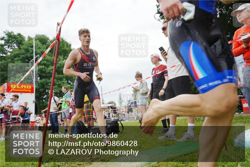 21.06.2026 - 29. Vierlanden-Triathlon LAZAROV Photography http://msf.ph/oto/9860428 21.06.2026 12:02:39 Schwimmen 908, 912, 923, 925, 933, 938, 943, 945, 962, 969 meine-sportfotos.de