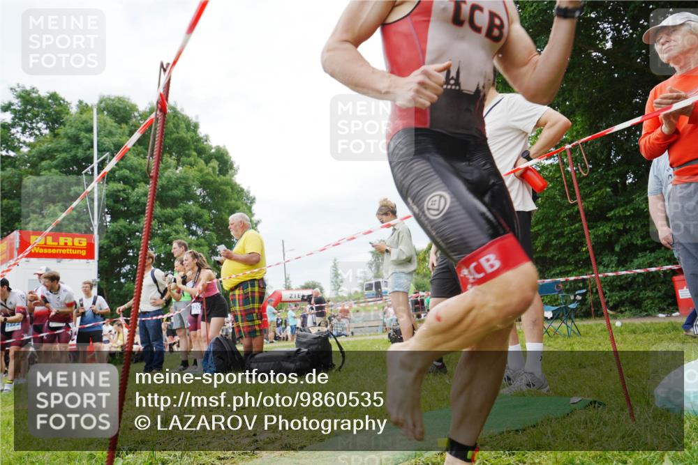 21.06.2026 - 29. Vierlanden-Triathlon LAZAROV Photography http://msf.ph/oto/9860535 21.06.2026 12:02:43 Schwimmen 908, 912, 921, 923, 933, 938, 943, 945, 962, 969, 977 meine-sportfotos.de