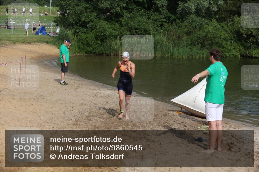 21.06.2026 - 29. Vierlanden-Triathlon Andreas Tolksdorf http://msf.ph/oto/9860545 21.06.2026 09:11:14 Schwimmen 223, 253 meine-sportfotos.de