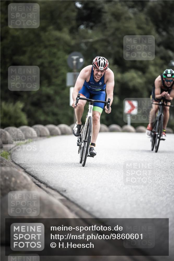 21.06.2026 - 29. Vierlanden-Triathlon H.Heesch http://msf.ph/oto/9860601 21.06.2026 12:07:26 Radfahren 670, 757, 790, 908, 912, 921, 924, 926, 933, 934, 935, 938, 943, 962, 967 meine-sportfotos.de