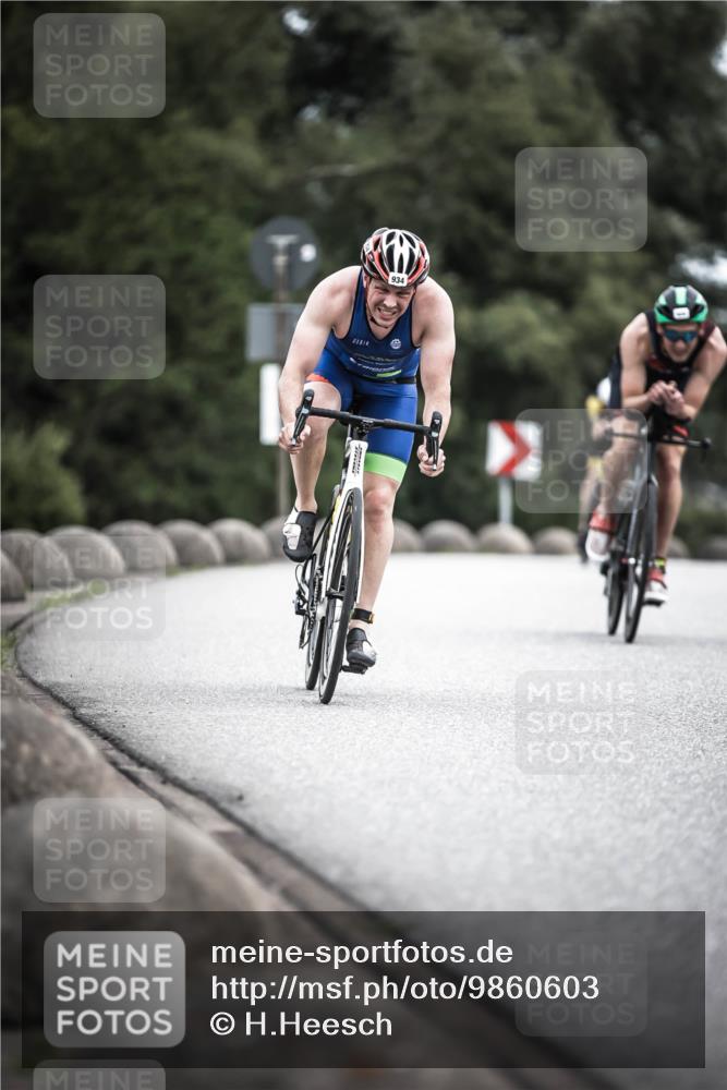 21.06.2026 - 29. Vierlanden-Triathlon H.Heesch http://msf.ph/oto/9860603 21.06.2026 12:07:26 Radfahren 670, 757, 790, 908, 912, 921, 924, 926, 933, 934, 935, 938, 943, 962, 967 meine-sportfotos.de