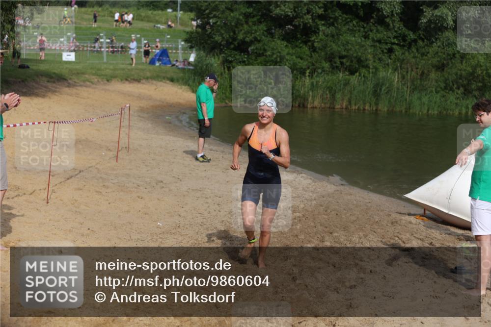 21.06.2026 - 29. Vierlanden-Triathlon Andreas Tolksdorf http://msf.ph/oto/9860604 21.06.2026 09:11:15 Schwimmen 223, 253 meine-sportfotos.de