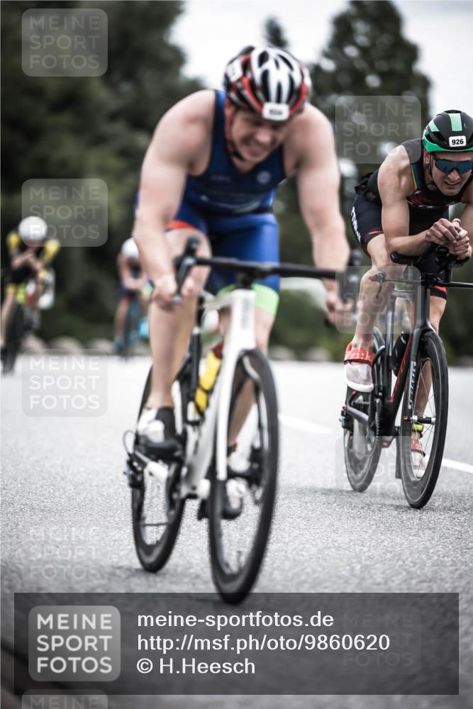 21.06.2026 - 29. Vierlanden-Triathlon H.Heesch http://msf.ph/oto/9860620 21.06.2026 12:07:26 Radfahren 670, 757, 790, 908, 912, 921, 924, 926, 933, 934, 935, 938, 943, 962, 967 meine-sportfotos.de