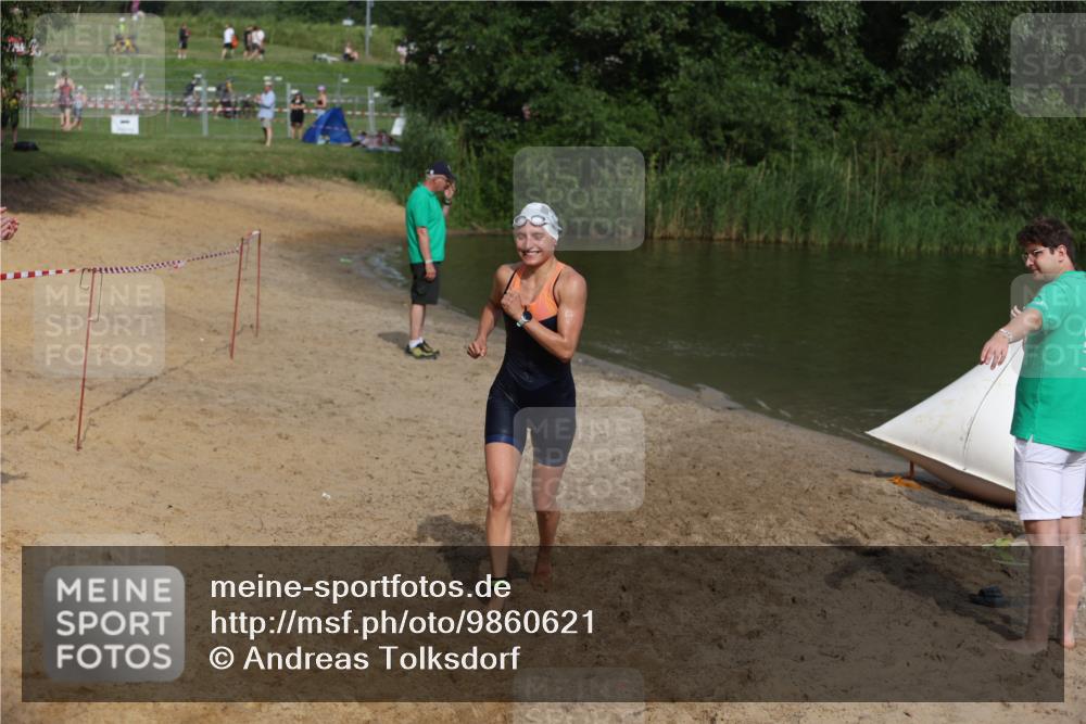 21.06.2026 - 29. Vierlanden-Triathlon Andreas Tolksdorf http://msf.ph/oto/9860621 21.06.2026 09:11:15 Schwimmen 223, 253 meine-sportfotos.de