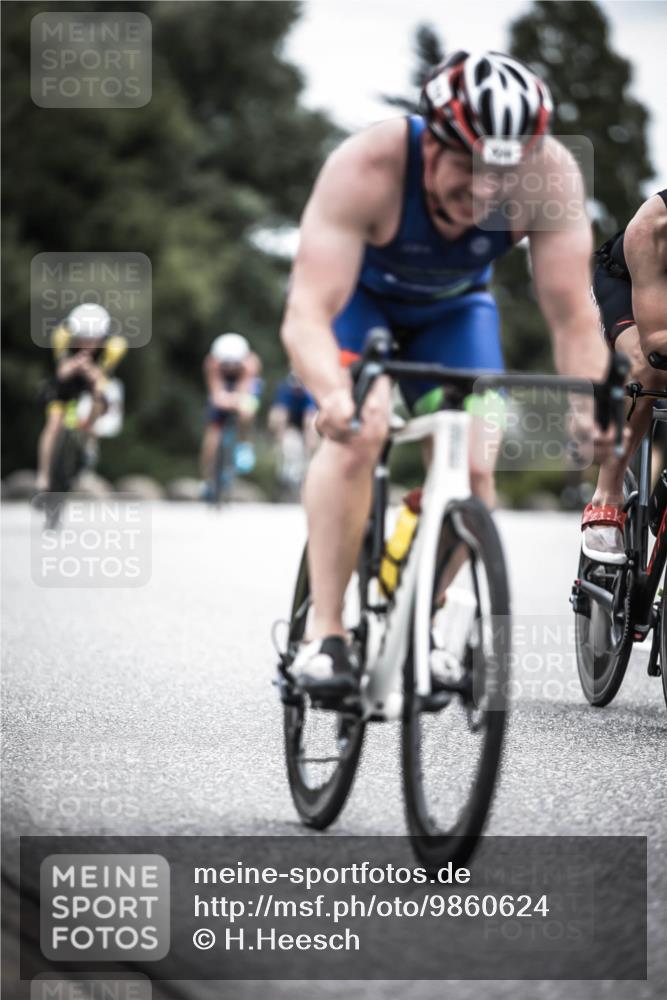 21.06.2026 - 29. Vierlanden-Triathlon H.Heesch http://msf.ph/oto/9860624 21.06.2026 12:07:26 Radfahren 670, 757, 790, 908, 912, 921, 924, 926, 933, 934, 935, 938, 943, 962, 967 meine-sportfotos.de