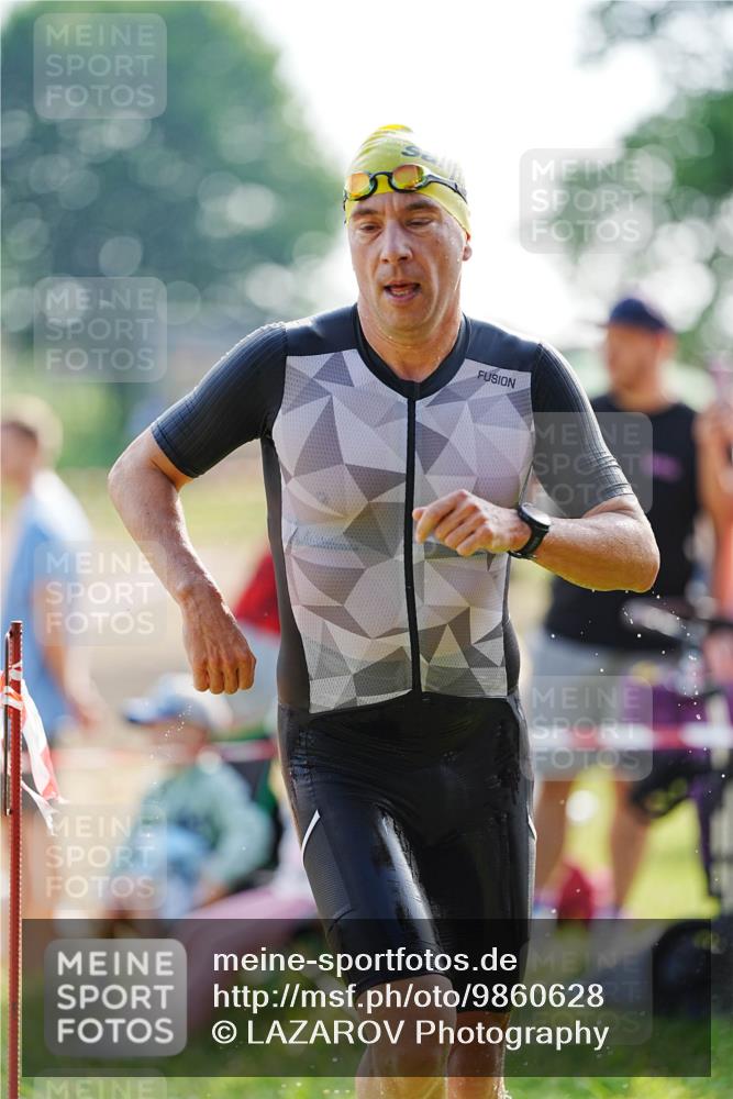 21.06.2026 - 29. Vierlanden-Triathlon LAZAROV Photography http://msf.ph/oto/9860628 21.06.2026 08:42:43 Schwimmen 148, 193, 210 meine-sportfotos.de