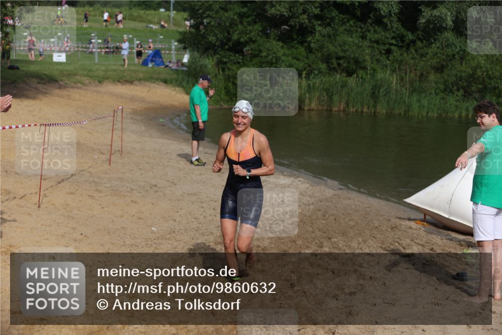 21.06.2026 - 29. Vierlanden-Triathlon Andreas Tolksdorf http://msf.ph/oto/9860632 21.06.2026 09:11:16 Schwimmen 223, 253 meine-sportfotos.de