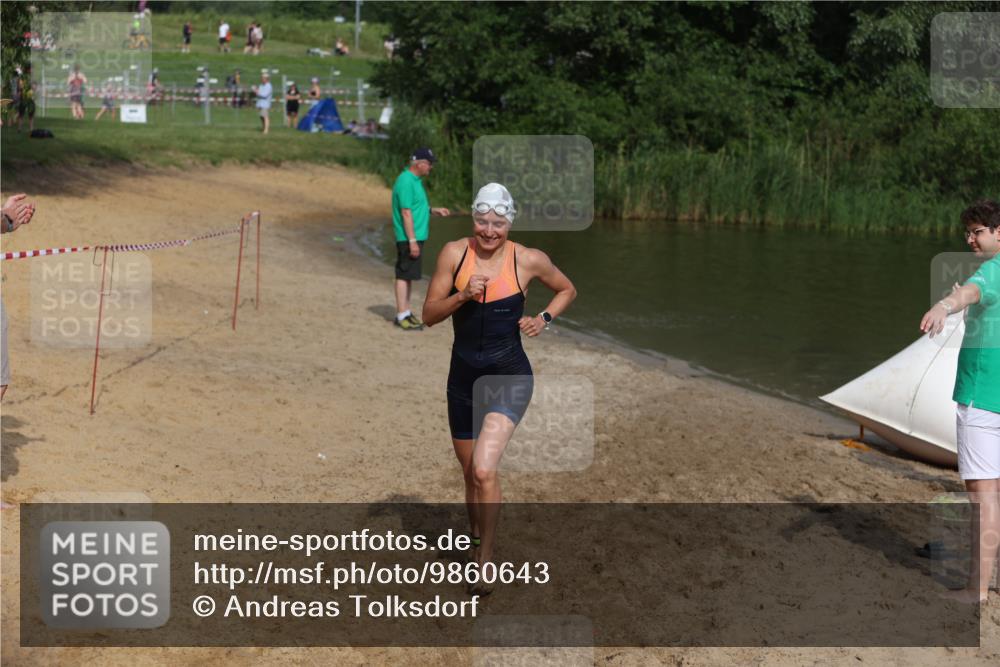 21.06.2026 - 29. Vierlanden-Triathlon Andreas Tolksdorf http://msf.ph/oto/9860643 21.06.2026 09:11:16 Schwimmen 223, 253 meine-sportfotos.de