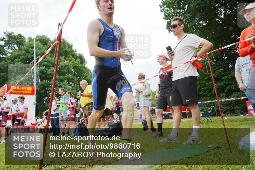 21.06.2026 - 29. Vierlanden-Triathlon LAZAROV Photography http://msf.ph/oto/9860716 21.06.2026 12:02:59 Schwimmen 907, 922, 924 meine-sportfotos.de