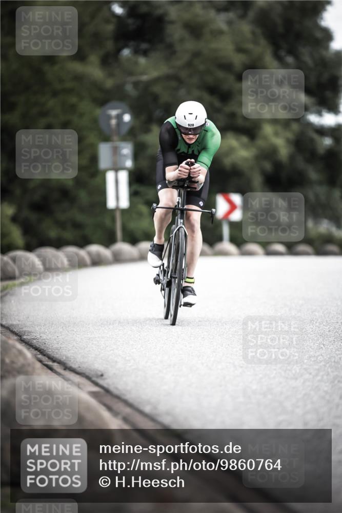 21.06.2026 - 29. Vierlanden-Triathlon H.Heesch http://msf.ph/oto/9860764 21.06.2026 12:07:38 Radfahren 822, 860, 925, 928, 969 meine-sportfotos.de