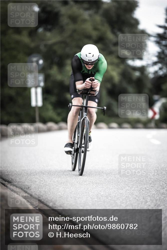 21.06.2026 - 29. Vierlanden-Triathlon H.Heesch http://msf.ph/oto/9860782 21.06.2026 12:07:38 Radfahren 822, 860, 925, 928, 969 meine-sportfotos.de
