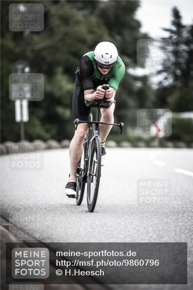21.06.2026 - 29. Vierlanden-Triathlon H.Heesch http://msf.ph/oto/9860796 21.06.2026 12:07:38 Radfahren 822, 860, 925, 928, 969 meine-sportfotos.de