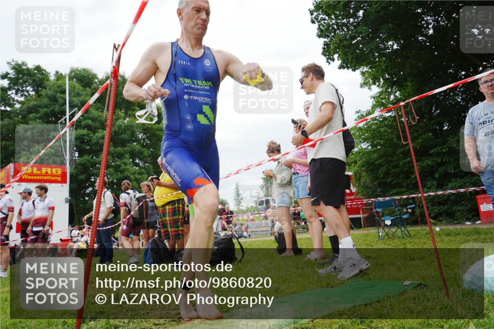 21.06.2026 - 29. Vierlanden-Triathlon LAZAROV Photography http://msf.ph/oto/9860820 21.06.2026 12:03:43 Schwimmen 932, 939 meine-sportfotos.de