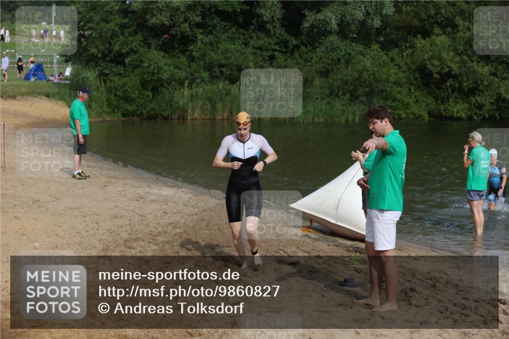 21.06.2026 - 29. Vierlanden-Triathlon Andreas Tolksdorf http://msf.ph/oto/9860827 21.06.2026 09:11:47 Schwimmen 255, 264, 300 meine-sportfotos.de